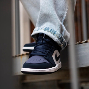 Кроссовки Jordan Air Jordan 1 Mid 554724-445 (obsidian-obsidian)