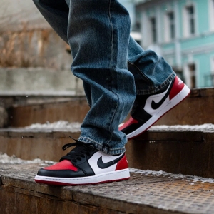 Кроссовки Jordan Air Jordan 1 Low "Bred Toe" 553558-161 (white-black-varsity red)