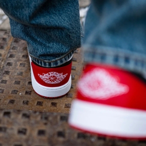 Кроссовки Jordan Air Jordan 1 Low "Bred Toe" 553558-161 (white-black-varsity red)