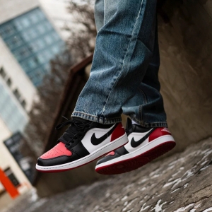 Кроссовки Jordan Air Jordan 1 Low "Bred Toe" 553558-161 (white-black-varsity red)