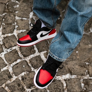 Кроссовки Jordan Air Jordan 1 Low "Bred Toe" 553558-161 (white-black-varsity red)