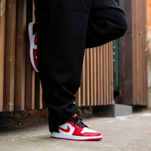 Кроссовки Jordan Air Jordan 1 Low Reverse Black Toe 553558-163 (white-gym red-black)