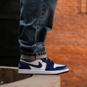 Кроссовки Jordan Air Jordan 1 Low 553558-515 (sky j purple-skyj lt purple)