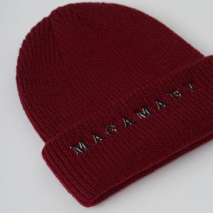 Шапка Magamaev Script Beanie magafa22-scrptbnbor (bordo)