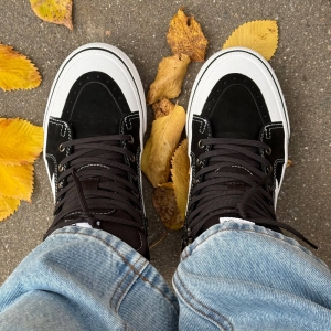 Зимние Кеды Vans MTE Sk8-Hi Waterproof Insulated VN000DAQBA21 (black-white)