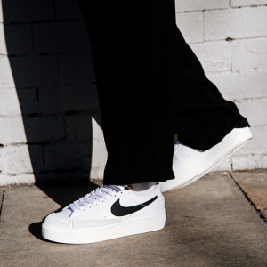 Кроссовки Женские Nike Blazer Low Platform DJ0292-101 (white-black)