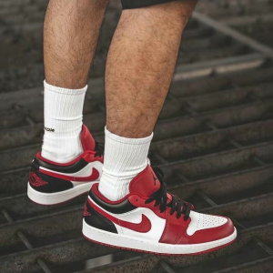 Кроссовки Jordan Air Jordan 1 Low Reverse Black Toe 553558-163 (white-gym red-black)