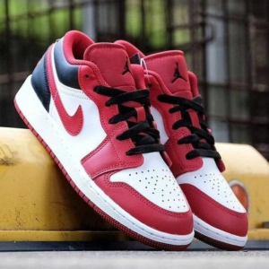 Кроссовки Jordan Air Jordan 1 Low Reverse Black Toe 553558-163 (white-gym red-black)