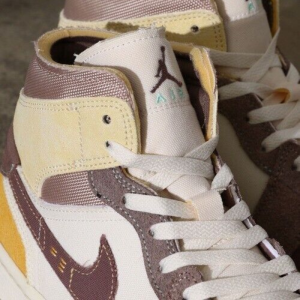 Кроссовки Jordan Air Jordan 1 Mid SE Craft DM9652-102 (sail-taupe haze-fossil stone)