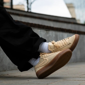 Кеды Nike SB Zoom Blazer Low Pro GT PRM FN7404-200 (pale vanilla)