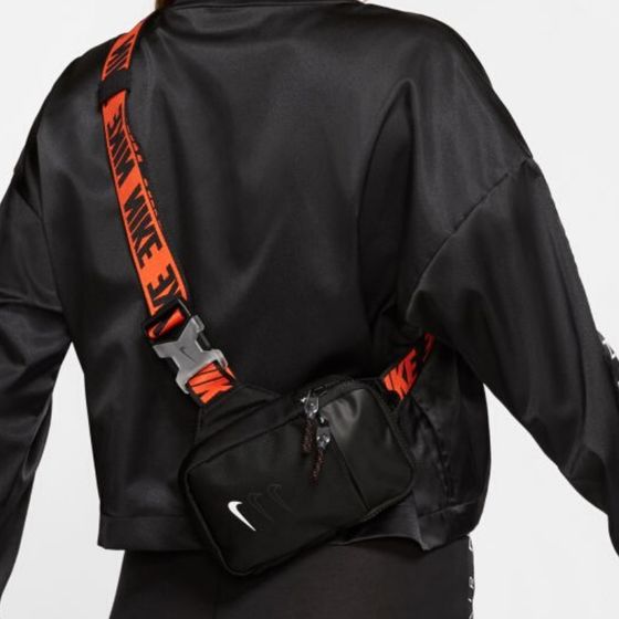 Сумка Через Плечо Nike Sportswear Essentials Hip Pack BA5904-010 (black-black-white)