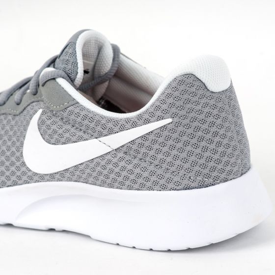 Кроссовки женские Nike Wmns Tanjun 812655-010 (wolf grey-white)