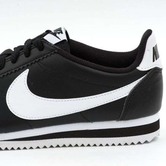 Кроссовки женские Nike Wmns Classic Cortez Leather 807471-010 (black-white-white)