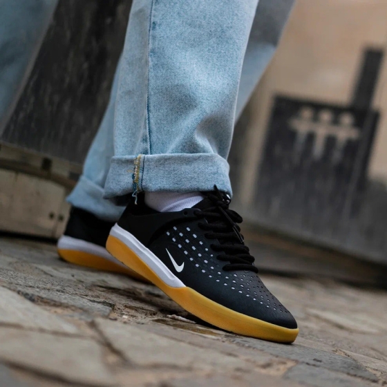 Кеды Nike SB Zoom Nyjah 3 DV7896-001 (black-white)