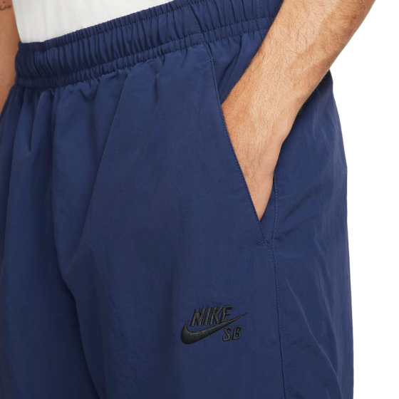 Штаны Nike SB Novelty Track Pant CW7715-410 (midnight navy-black)