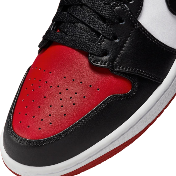 Кроссовки Jordan Air Jordan 1 Low "Bred Toe" 553558-161 (white-black-varsity red) Кроссовки Jordan Air Jordan 1 Low "Bred Toe" 553558-161 (white-black-varsity red)
