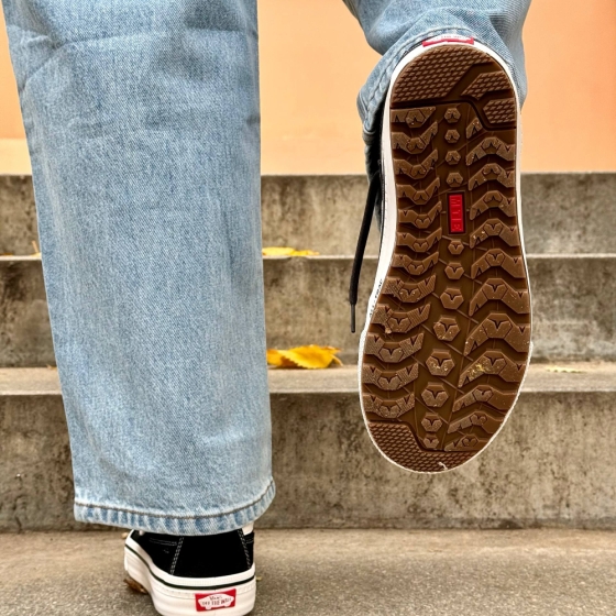 Зимние Кеды Vans MTE Sk8-Hi Waterproof Insulated VN000DAQBA21 (black-white)