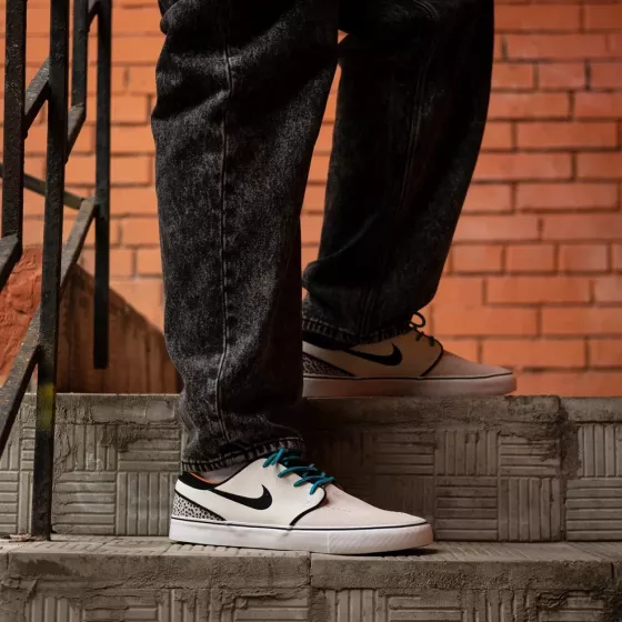 Кеды Nike SB Zoom Janoski Og+ FZ1234-001 (phantom-chlorine blue-black)