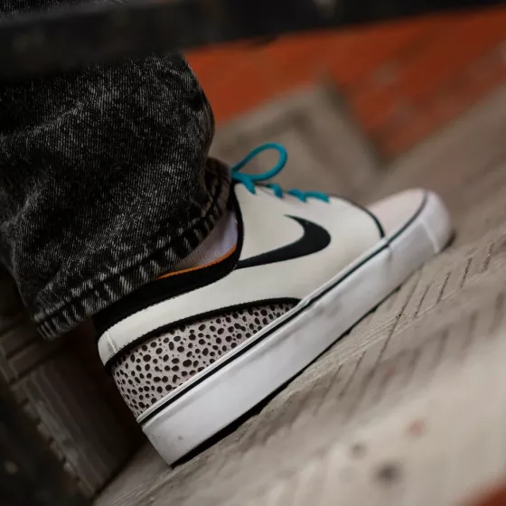 Кеды Nike SB Zoom Janoski Og+ FZ1234-001 (phantom-chlorine blue-black)