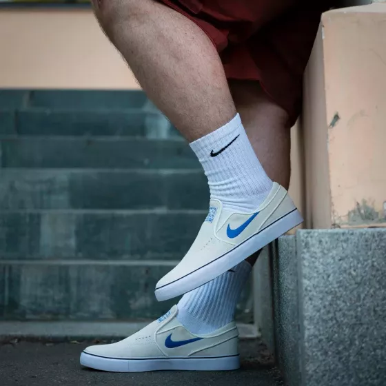 Слипоны Nike SB Janoski+ Slip FN5893-101 (summit white-hyper royal)