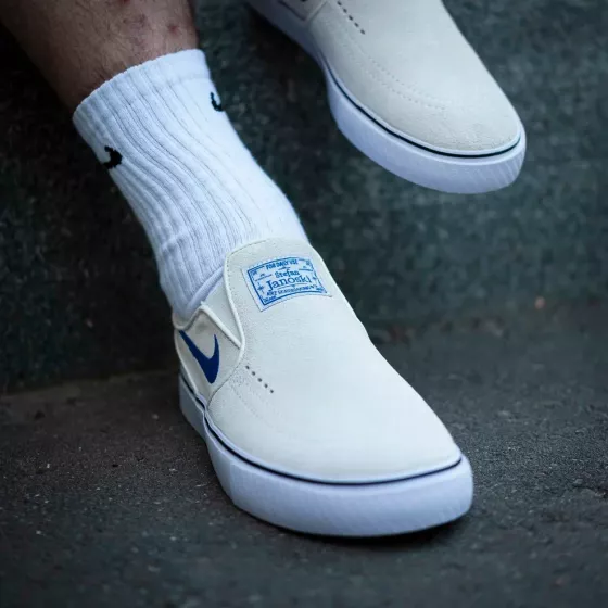 Слипоны Nike SB Janoski+ Slip FN5893-101 (summit white-hyper royal)