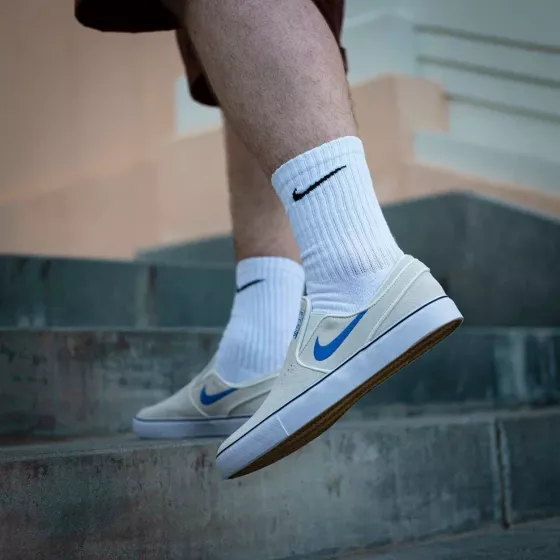 Слипоны Nike SB Janoski+ Slip FN5893-101 (summit white-hyper royal)