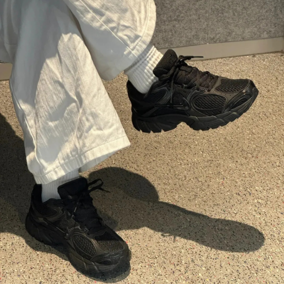 Кроссовки Женские Nike V5 Rnr HQ7901-001 (black-anthracite-black)