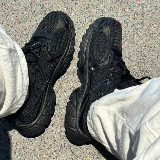 Кроссовки Женские Nike V5 Rnr HQ7901-001 (black-anthracite-black)