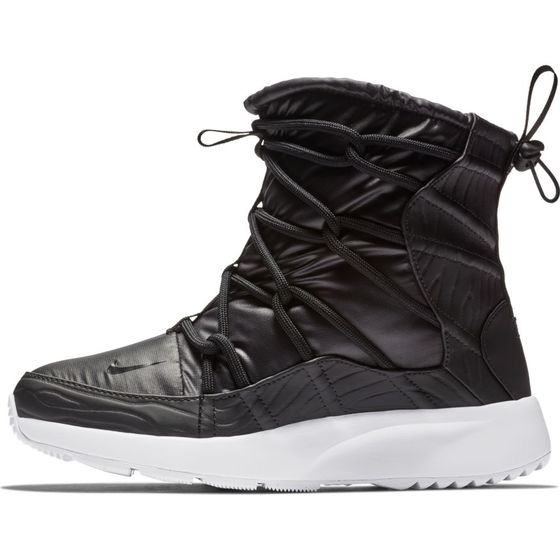 Nike tanjun black friday on sale