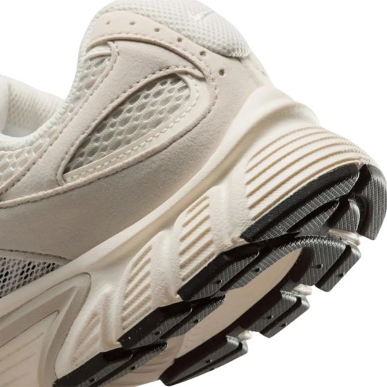 Кроссовки Женские Nike V5 Rnr Suede II6294-100 (light orewood brown-pale ivory)