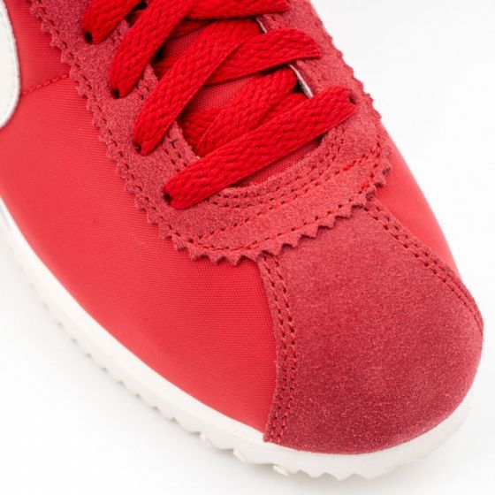 Кроссовки женские Nike Wmns Classic Cortez Nylon Premium 882258-600 (university red-sail)