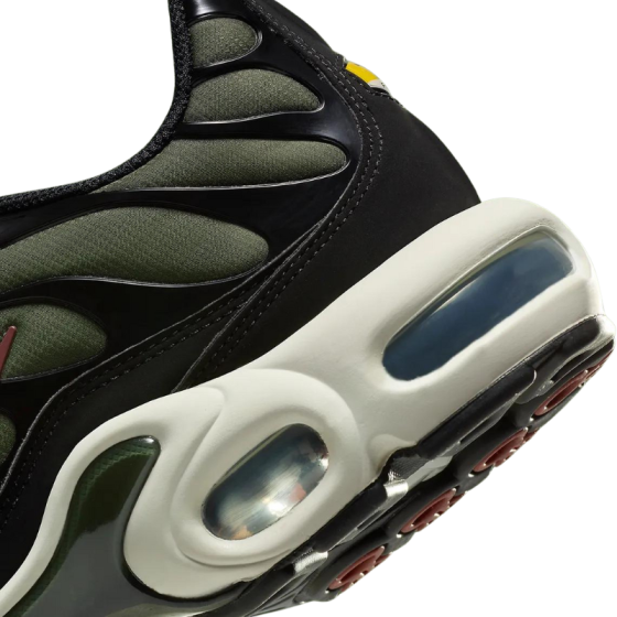 Кроссовки Nike Air Max Plus FB9722-300 (cargo khaki-black phantom)