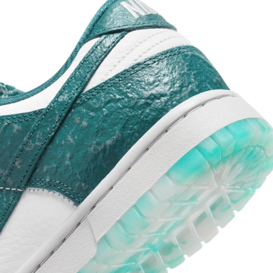 Кроссовки Женские Nike Dunk Low DV3029-100 (summit white-bright spurce)