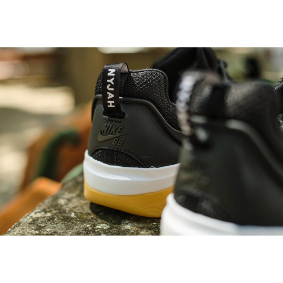 Кеды Nike SB Zoom Nyjah 3 DV7896-001 (black-white)